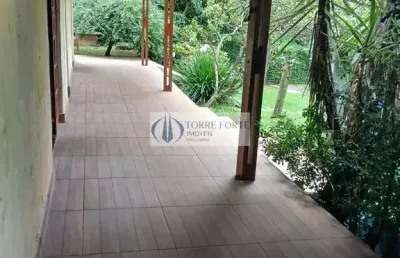 Casa com 5 quartos 1 suite 6 vagas de garagem na serra da cantareira.