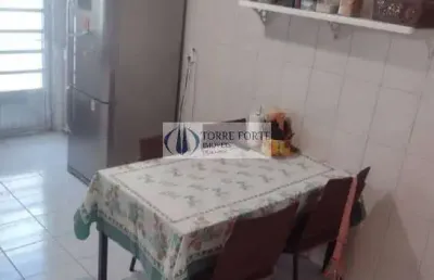 Boa casa de 3 dormitórios 2 banheiros no bairro do canindé