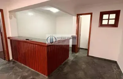 Linda casa com 3 dormitórios, terraço e 2 vagas no jardim das vertentes