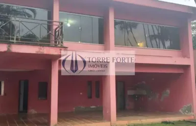 Linda casa com 4 dormitórios e 6 vagas em interlagos