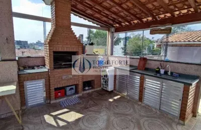 Linda casa com 3 dormitórios, varanda, terraço e 2 vagas no jardim soraia