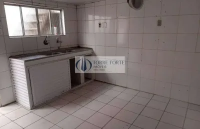 Casa terrea com 3 dormitorios 1 banheiro 1 vaga coberta em poa .