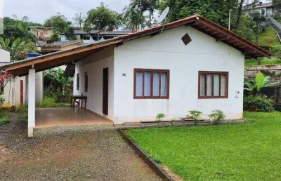 Casa com 3 quartos para alugar no Guanabara, Joinville 