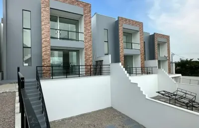 Oportunidade no novo aleixo: casa duplex com 107m² e documentação 100%!