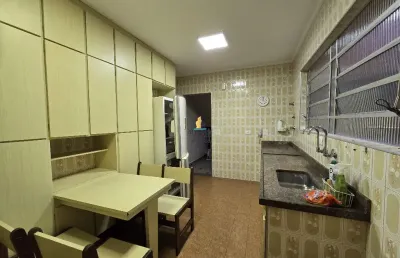 Gonzaga – locação –sobrado 3 dorm – 180au – 100 metros do mar
