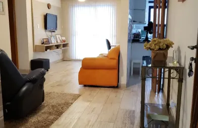 Apartamento com sacada piscina guilhermina/ aceita permuta por apartamento de 1 dormitório.