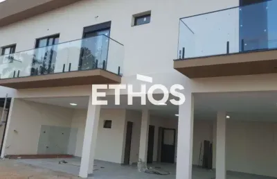 Villaggio di san francesco : casa com  320m2 de terreno e  236m2 de area construida com 3 quartos, sendo 2 suites e 1 closet, banheiro social, cozinha,sala de jantar, sala pe direito alto, deposito, l