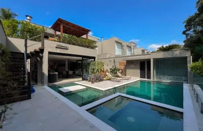Casa à 500m da praia à venda em riviera de são lourenço