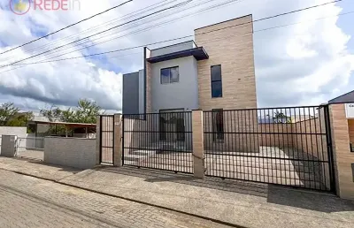 Casa com amplo quintal, 02 dormitórios, na vila nova em barra velha