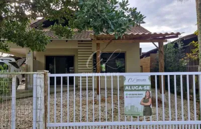 Casa com 4 quartos para alugar no Itacolomi, Balneário Piçarras 