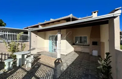 Casa pronta para morar apenas 350 metros da praia em piçarras