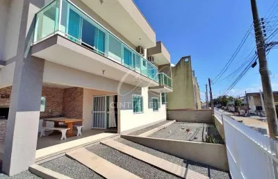 Sobrado no centro de balneário piçarras- sc- a 450 metros da praia