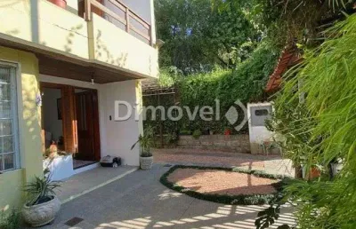 Casa com 3 quartos à venda na rua liberal, 1375, tristeza, porto alegre por r$ 640.000