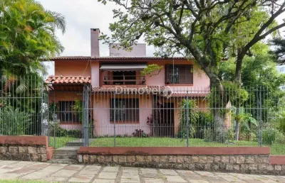 Casa com 6 quartos à venda na rua itapitocaí, 725, cristal, porto alegre por r$ 1.590.000