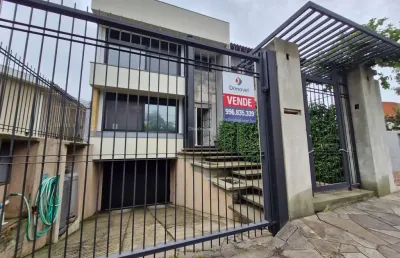 Casa com 3 quartos à venda na rua manajó, 192, vila assunção, porto alegre por r$ 1.375.000