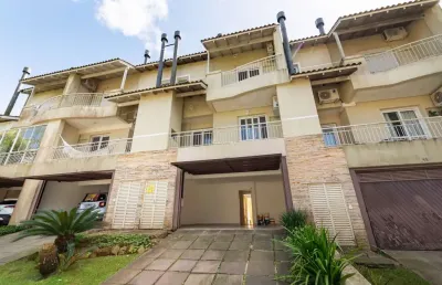 Casa em condomínio fechado com 3 quartos para alugar na avenida coronel marcos, 39, pedra redonda, porto alegre por r$ 4.900