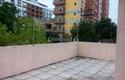 Casa com 3 quartos à venda na rua doutor oscar bittencourt, 117, menino deus, porto alegre por r$ 680.000
