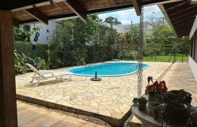 Casa com 4 quartos para alugar na Rua Jaraguá, 860, América, Joinville