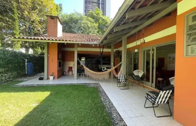Casa com 3 quartos à venda na Rua Camboriú, 122, Glória, Joinville