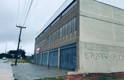 Qn 403 conjunto e - predio galpao na qn 403 conj e lote 2 samambaia norte frente avenida prédio e com 3 lojas no térreo, mais 1º pavimento com pé direito alto