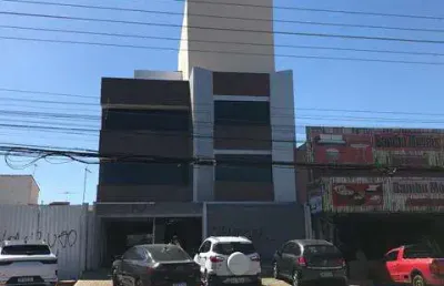 Qne 24 - vendo ou alugo prédio com elevador sendo subsolo de garagem, com loja e mais 3 pavimentos com cobertura, ótimo para clínica, escola, cursos, advocacia, empresas de grande porte