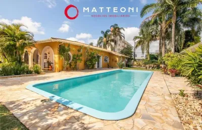 Refúgio na casa amarela: espaço e conforto para viver em família