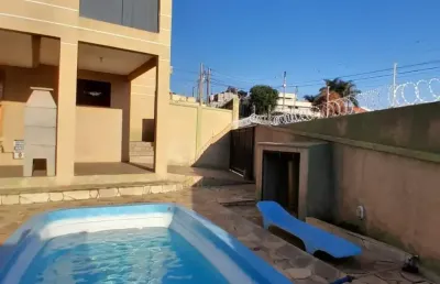 Oportunidade única de adquirir um sobrado com piscina no bairro estrela.