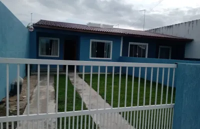 Casa com piscina em matinhos a duas quadras da praia 2 quartos