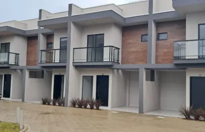 Lindo sobrado em condomínio com 3 quartos, 1 suíte no pinheirinho