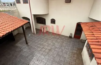 Salão comercial144,69mts  com sobrado no fundo 175,06mts
