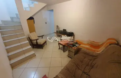 Casa a venda, sobrado 2 dormitórios, sala 2 ambientes, cozinha, área de serviços, quintal, 2 vagas de garagem cobertas. interlagos.