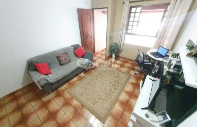 Casa a venda, sobrado 3 dormitórios, suíte, sala, cozinha, área de serviços, 2 banheiros, garagem. próximo metrô capão redondo - parque maria helena.
