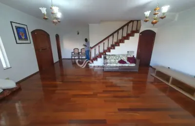 Alugo casa, sobrado 4 doritórios, 4 banheiros, edícula, 10 vagas de garagem. jardim são luís.
