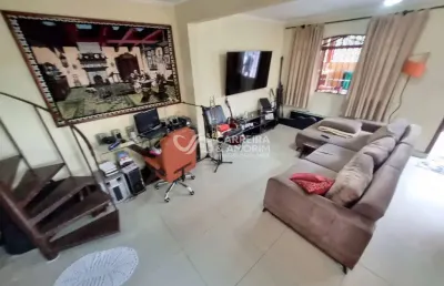 Casa a venda, sobrado 3 dormitórios, 3 banheiros, sala de jantar, sala de estar, cozinha, área de serviço. 3 vagas de garagem. jardim são luiz.