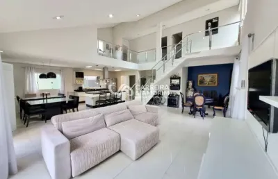 Casa a venda, sobrado alto padrão 4 dormitórios, 2 suítes, lareira, piscina, 8 vagas, amplo espaço gourmet. todo reformado. bolsão de interlagos.