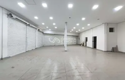 Alugo salão comercial, 330m², com 05 banheiros, 5 vagas de garagem, a 250 metros da estação metrô capão redondo, av. sabin, estrada de itapecerica..