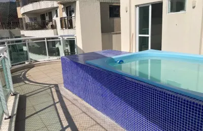 Cobertura de luxo com piscina privativa na freguesia - o seu refúgio urbano!
