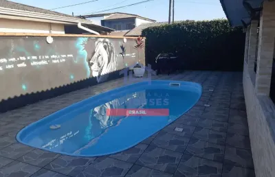 Casa à venda com 3 dormitórios ,1 suíte e piscina, no bairro gaivotas, matinhos, pr