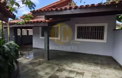 Casa a venda de 3 dormitórios no centro de caraguatatuba - sp