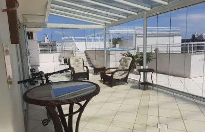 Cobertura exclusiva com vista deslumbrante para a ponte hercílio luz e beira-mar continental — um espetáculo diário!
