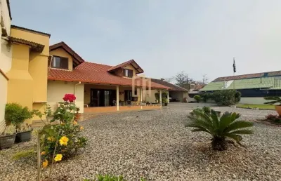 Casa frente mar com amplo terreno – 4 dormitórios em meia praia, navegantes/sc