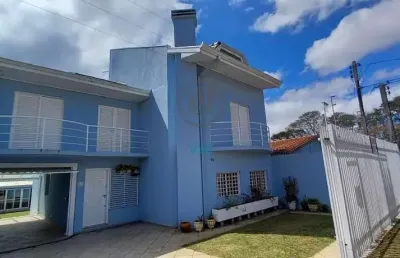 Triplex alto padrão, com um amplo espaço e piscina, 3 quartos sendo uma suíte