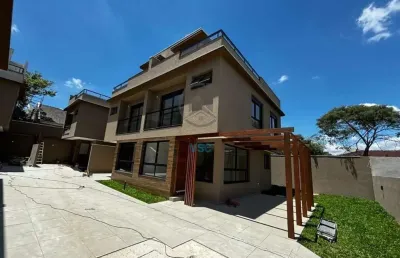 Sobrados triplex em condomínio a venda no bairro tingui