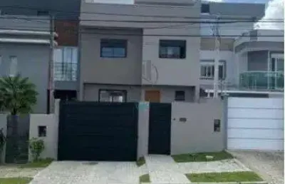 Sobrado alto padrão no portão com três quartos sendo uma suíte