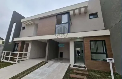 Sobrado em condomínio, 3 quartos sendo uma suíte com closet, 2 vagas e espaço nos fundos