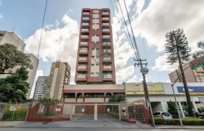 Apartamento com três quartos sendo um deles uma suíte, no bacacheri