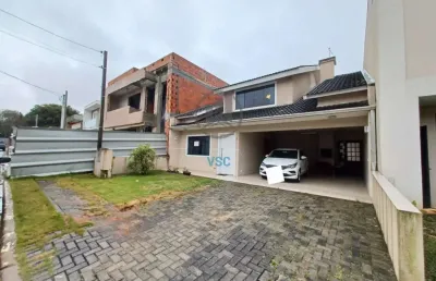 Linda casa térrea em condomínio fechado no bairro umbará