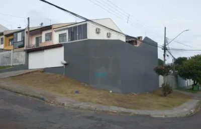 Sobrado de esquina com 3 quartos á venda no cajuru.