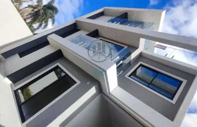 Sobrado não geminado frente pra rua totalmente independente a venda no pinheirinho