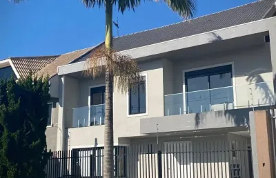 Casa alto padrão mobiliada e com amplo terreno no neoville